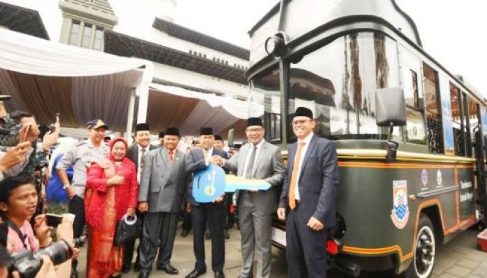Hibah Bus Wisata untuk 13 Kabupaten/Kota, Salah Satunya Garut