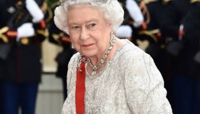 Ratu Elizabeth II Sampaikan Belasungkawa Atas Tsunami Selat Sunda