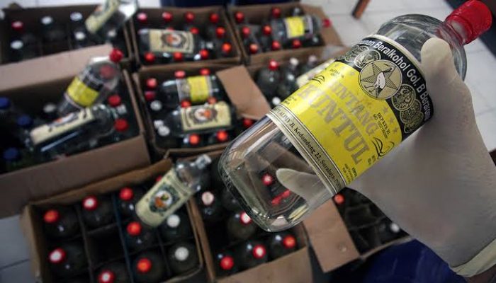 Petugas Gabungan Juga FPI Gagalkan Peredaran Miras di Garut