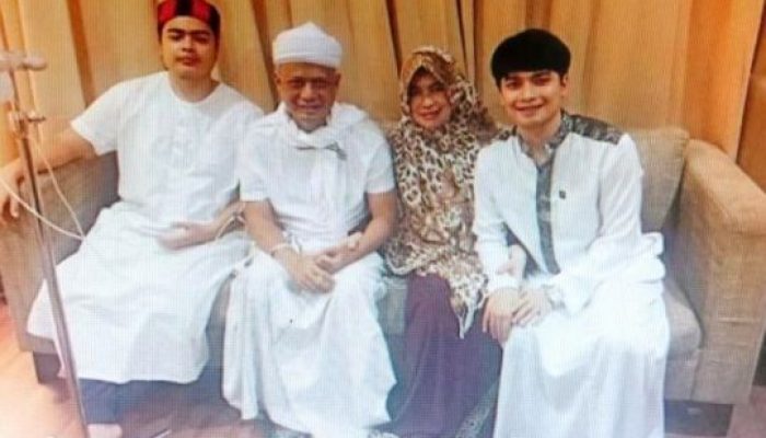 Ustadz Arifin Ilham Dirawat di RSCM, Ma’ruf Amin Menjenguk