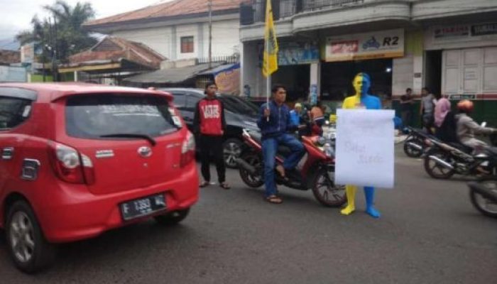 Mahasiswa di Garut Menggalang Dana Korban Tsunami Banten