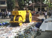 Ribuan Botol Miras Berbagai Merk Dimusnahkan Polisi Garut