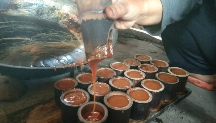 Gula Aren Musang Khas Cisewu, Kini Kesulitan Kayu Bakar