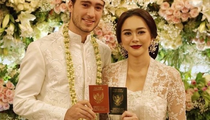 Aura Kasih Menikah Diam-diam, Maharnya Dolar Singapura