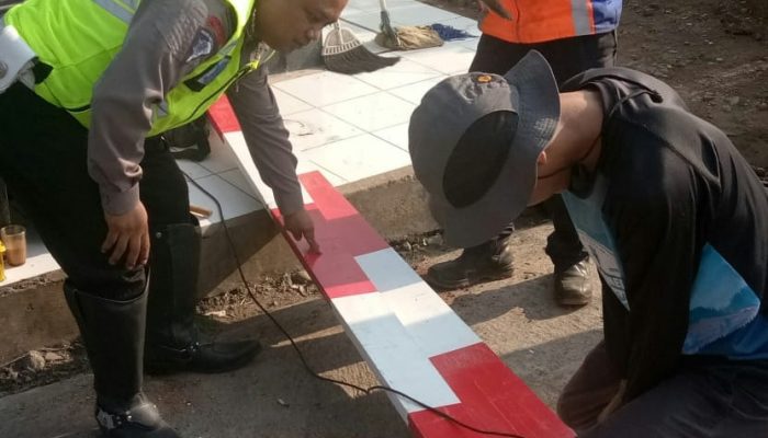 Palang Pintu KA di Kadungora Ditabrak Pengendara Sepeda Motor
