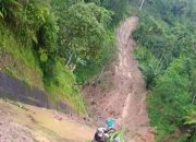 Tanah Longsor Kembali Timbun Jalur Rancabuaya — Bandung