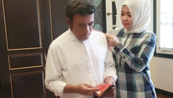 Tertarik Kualitasnya, Rhoma Irama Pesan Dua Jaket Kulit Produksi Garut