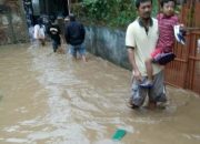 Luapan Sungai Cimanuk Akibatkan Banjir Menerjang Pemukiman di Garut