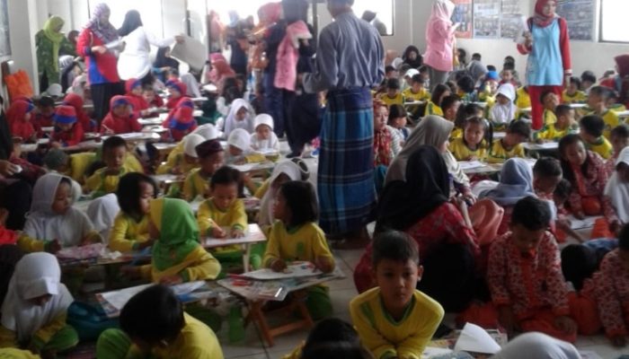 Anak PAUD, RA,TK di Leuwigoong dan Cibiuk Ikuti Lomba Mewarnai