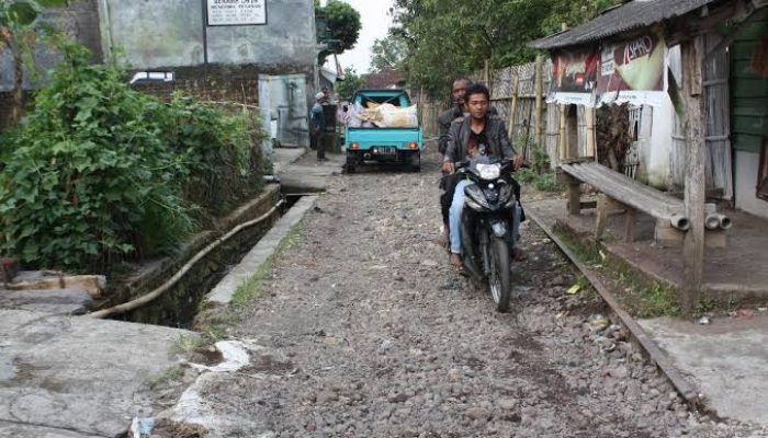 Warga Bantaran Rel di Garut Ingin Bertemu Gubernur Ridwan Kamil
