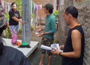 Caleg PKB di Dapil Garut V Ini Bagi-bagi APK Sendiri Kepada Warga