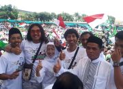 Ribuan Massa NU dan Relawan Jokowi — Ma’ruf Tumplek Penuhi Lapangan Kerkoff