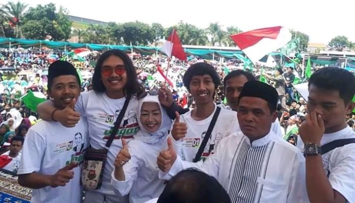 Ribuan Massa NU dan Relawan Jokowi — Ma’ruf Tumplek Penuhi Lapangan Kerkoff