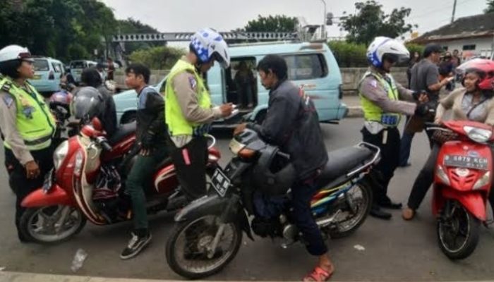 Polres Garut Tetap Lakukan Penyekatan Jalan Meski PSBB Sudah Berakhir