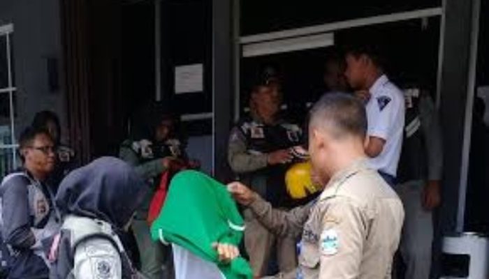 Tekan Pelajar Bolos Sekolah, Satpol PP Garut Razia Warnet