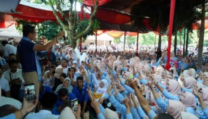 Cawapres Sandiaga Uno Temui Emak-emak di Tasikmalaya