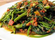 Tumis Kangkung Terasi Bisa Jadi Menu Makan Malam