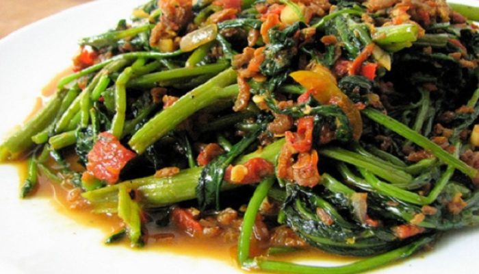 Tumis Kangkung Terasi Bisa Jadi Menu Makan Malam