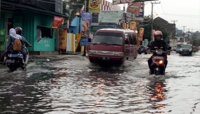 Sejumlah Jalan Utama di Kabupaten Garut Terendam Banjir