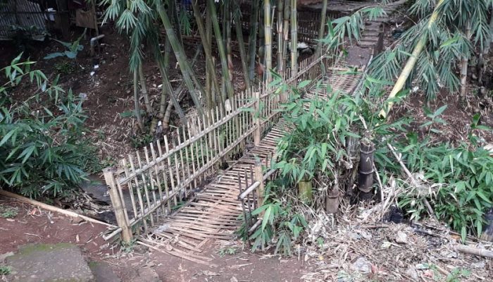 Warga Mengeluh Jembatan Bambu Cilamo tak Kunjung Diperbaiki