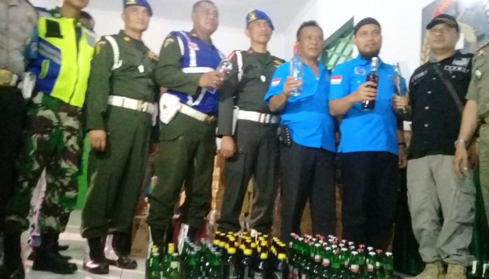 Aparat Gabungan Garut Gelar Razia Pekat, Ribuan Botol Miras Disita