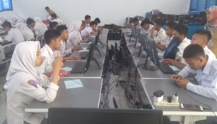 SMKN 11 Garut Selenggarakan USBN di Tengah Kecemasan Mati Listrik