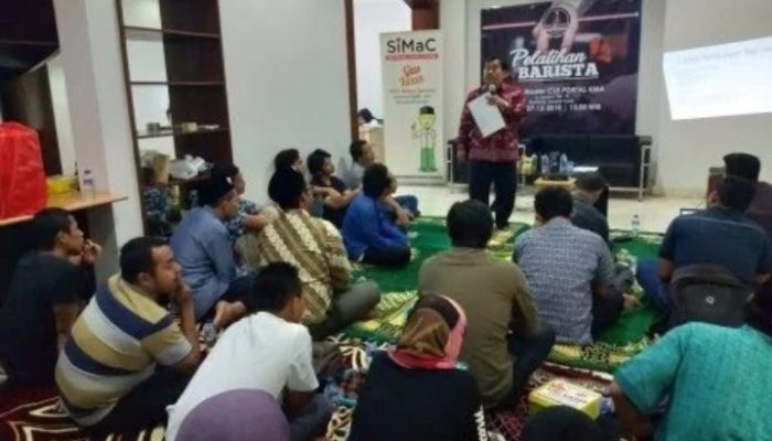 Santri dan Kaum Milenial Garut Dilatih Cara Mengolah Kopi
