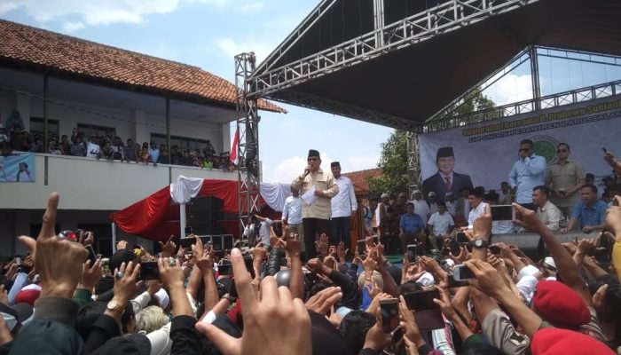 Capres/Cawapres Prabowo dan Sandiaga Uno Temui Pendukungnya di Garut