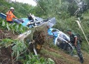 Bangkai Helikopter yang Jatuh di Tasikmalaya Belum Bisa Dievakuasi, Kenapa?