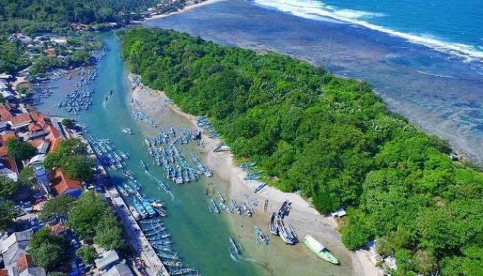 Pengunjung Pantai Santolo Keluhkan Maraknya Pungutan Parkir Liar