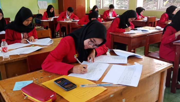 Selain UN, Siswa Sekolah Kejuaruan di Garut Juga Ikuti UKK