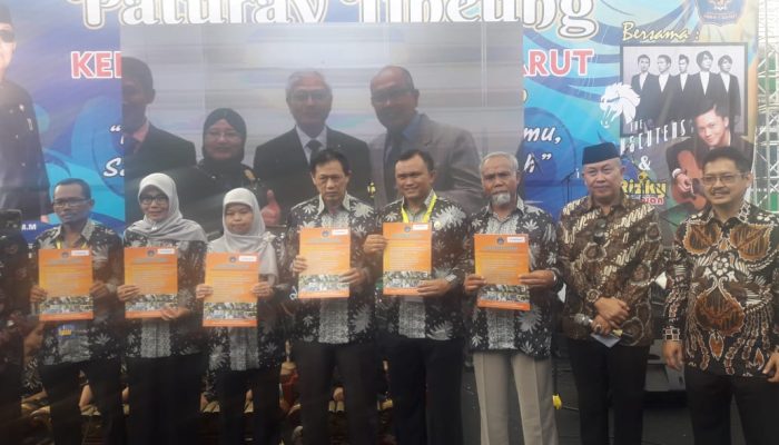 Sebagai Reward, SMKN 1 Garut Umrohkan Enam Tenaga Pendidiknya