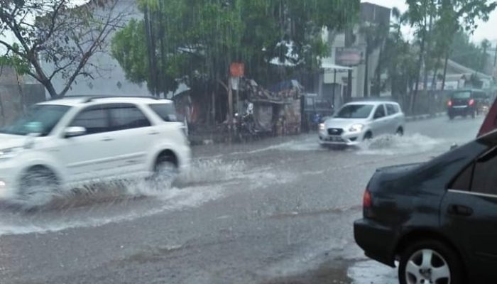 Betonisasi Drainase yang Sebabkan Banjir Meluap di Jalanan Garut