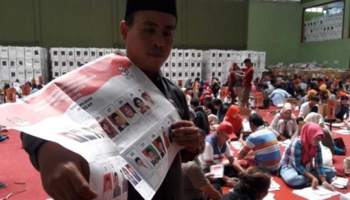 Puluhan Ribu Kertas Surat Suara Pilpres di Garut Rusak