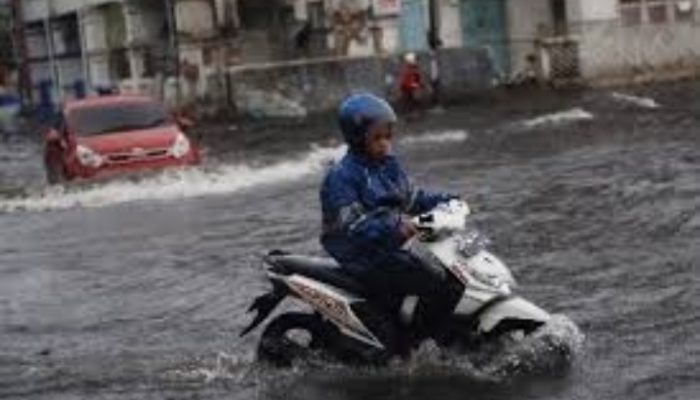 Warga Garut Pusing, Setiap Turun Hujan Jalan-jalan Terendam Banjir