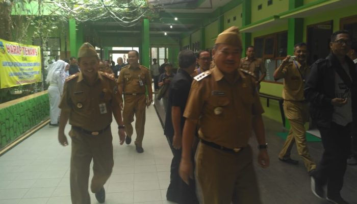 Bupati Garut Perintahkan Wabup untuk Mengecek Soal Ujian