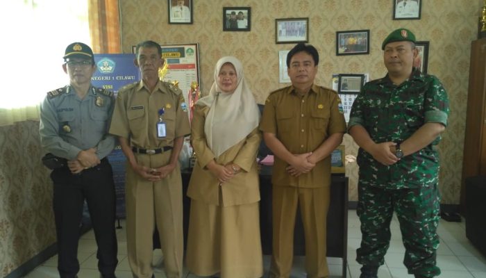 Pelaksanaan UN di SMPN 1 Cilawu Dikawal Aparat TNI dan Polri