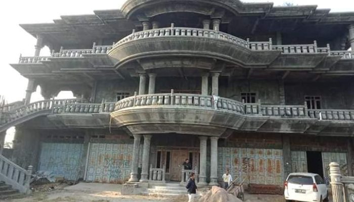 Rumah Megah Bak Istana di Limbangan Garut Viral di Media Sosial