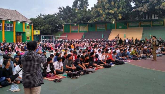 SMKN 1 Garut Umumkan Kelulusan UN Saat Acara Buka Puasa Bersama