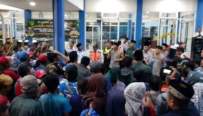 Buka Puasa Bersama Kapolres Garut di Terminal Tife A Guntur