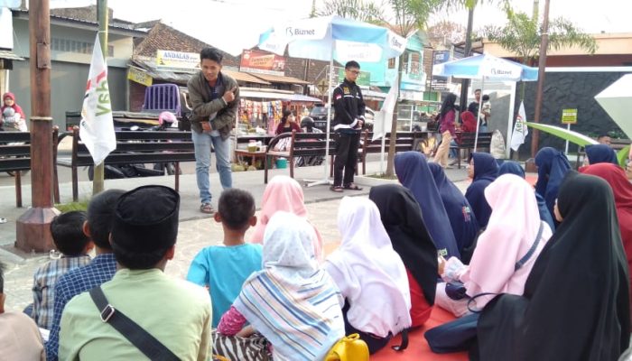Ngaji On The Street di Kotak Literasi Cerdas Taman Kiansantang Garut