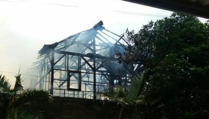 Rumah Semi Permanen di Tarogongkaler Ludes Terbakar