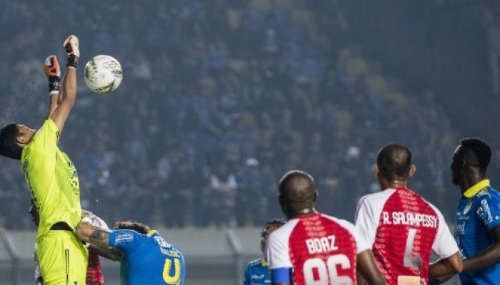 Laga Perdana Persib Menang Telak 3 – 0 atas Persipura