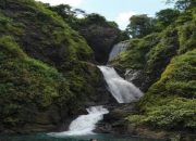 Curug Jaga Pati, Air Terjun Eksotis Berundak yang Sembunyi di Garut
