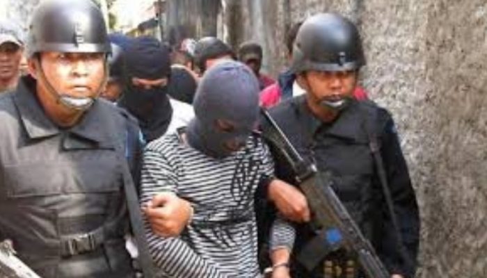 Lima Terduga Teroris Diserahkan Polres Garut ke Densus 88 Antiteror