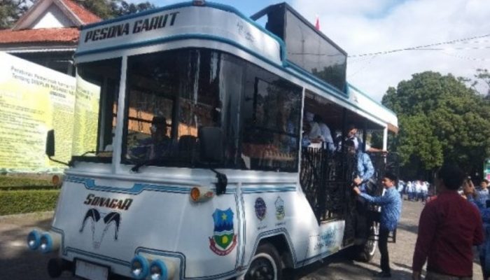 Pemprov Jabar Hibahkan Bus Sonagar untuk Menunjang Pariwisata di Garut