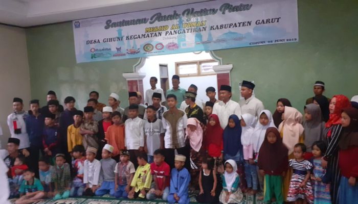 Ini Kali ke-17, Masjid Al Usman dan Desa Cihuni Santuni Kaum Duafa