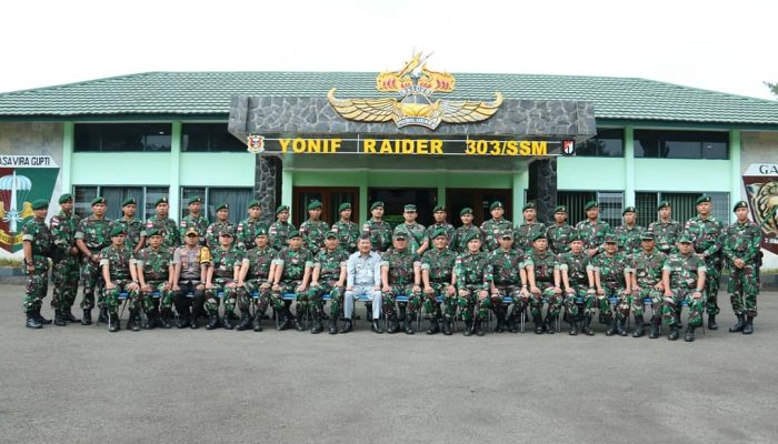 Asisten Operasi Satgas Pamtas II RI- Malaysia Kunjungi Yonif Raider 303/SSM