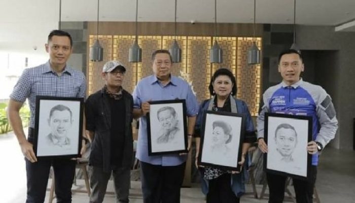 Pelukis Asal Garut Destra Yana Bangga Bisa Buat Sketsa Wajah Ibu Ani Yudhoyono