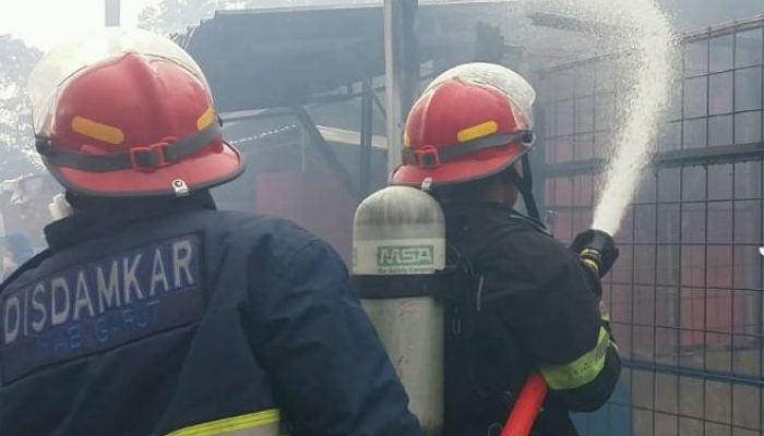 Sebuah Rumah dan Dua Warung di Cikajang Ludes Terbakar